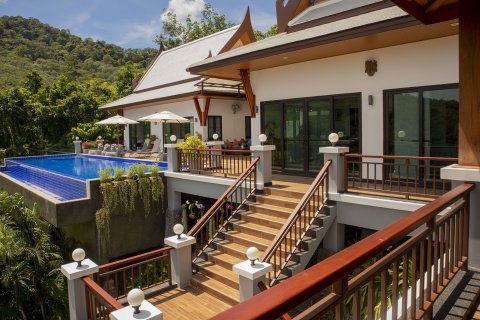 Villa in Phuket, Thailand 4 bedrooms № 160677 - photo 11