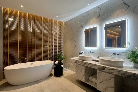 House in Bang Tao, Thailand 4 bedrooms № 67733 - photo 17