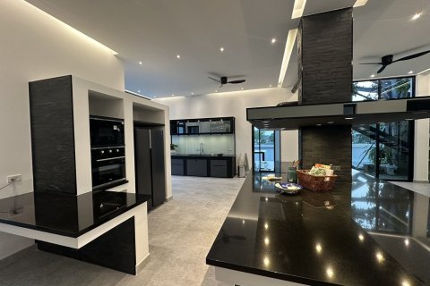 Villa in Pattaya, Thailand 4 bedrooms № 171177 - photo 9