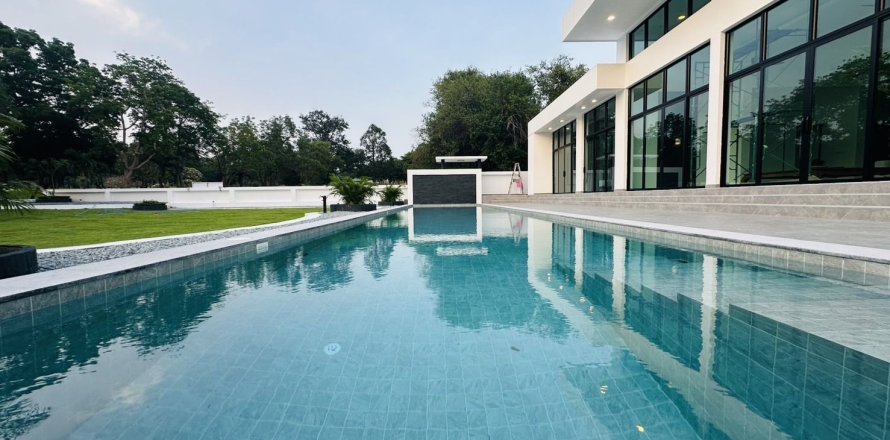 Villa in Pattaya, Thailand 4 bedrooms № 171177