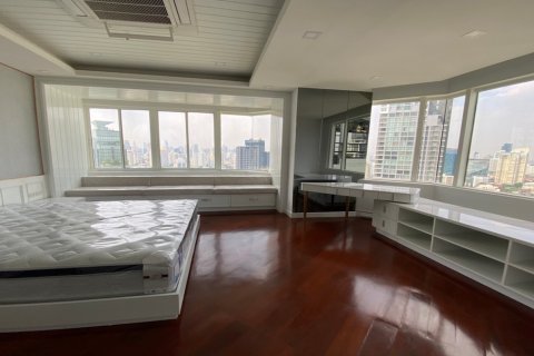 Condo in Watthana, Bangkok, Thailand, 6 bedrooms № 200913 - photo 13