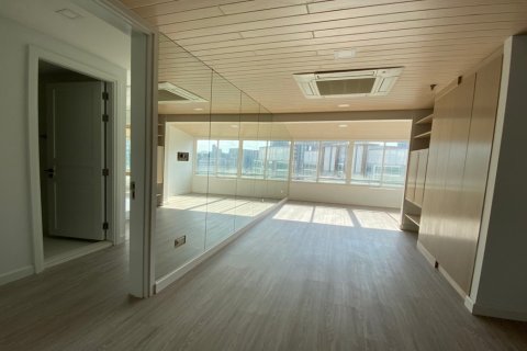 Condo in Watthana, Bangkok, Thailand, 6 bedrooms № 200913 - photo 2