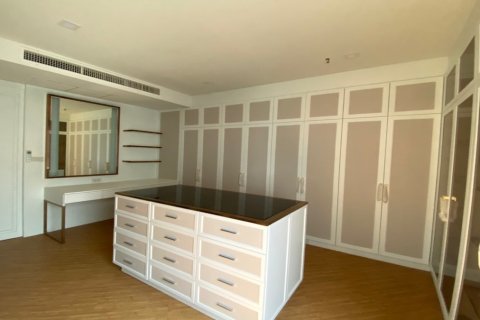 Condo in Watthana, Bangkok, Thailand, 6 bedrooms № 200913 - photo 18