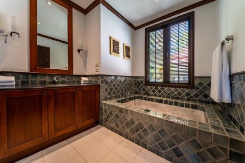 Villa in Phuket, Thailand 5 bedrooms № 164065 - photo 13