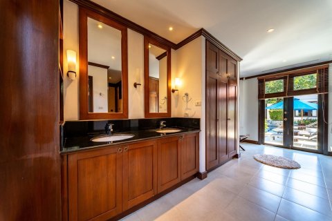 Villa in Phuket, Thailand 5 bedrooms № 164065 - photo 9