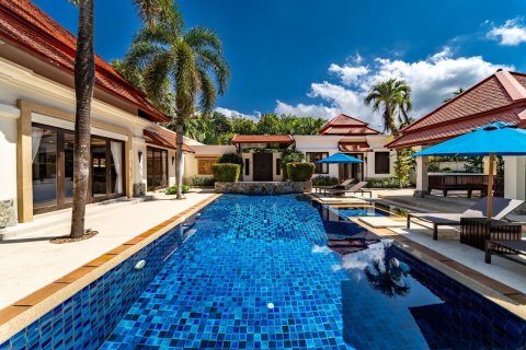 Villa in Phuket, Thailand 5 bedrooms № 164065