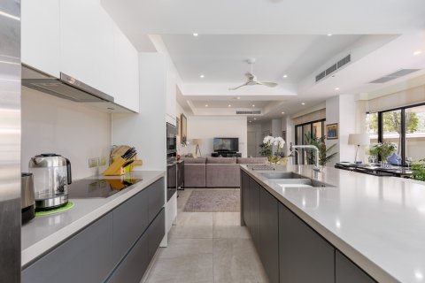 Villa in Phuket, Thailand 4 bedrooms № 164067 - photo 7