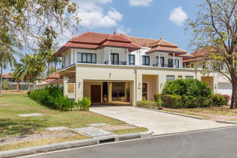 Villa in Phuket, Thailand 4 bedrooms № 164067