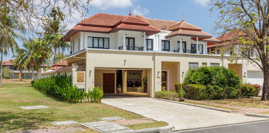 Villa in Phuket, Thailand 4 bedrooms № 164067