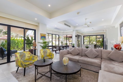 Villa in Phuket, Thailand 4 bedrooms № 164067 - photo 5