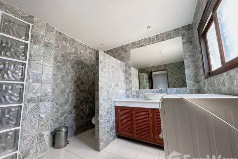 Villa in Kathu, Thailand 4 bedrooms № 140003 - photo 24