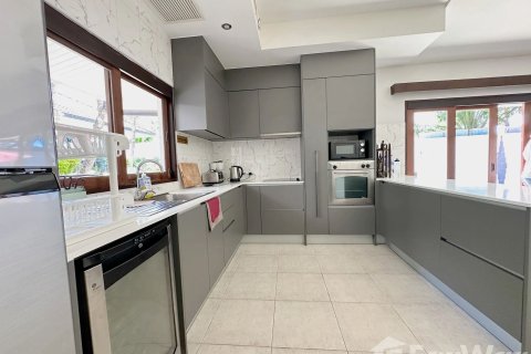 Villa in Kathu, Thailand 4 bedrooms № 140003 - photo 18