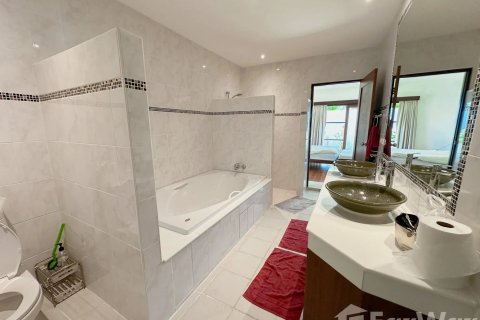 Villa in Kathu, Thailand 4 bedrooms № 140003 - photo 14