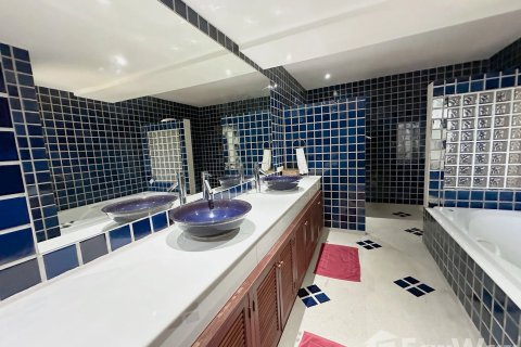 Villa in Kathu, Thailand 4 bedrooms № 140003 - photo 25