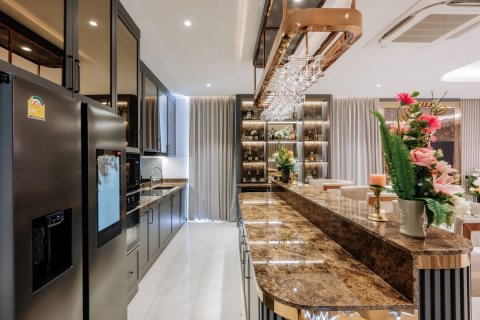 Villa in Pattaya, Thailand 6 bedrooms № 172215 - photo 15