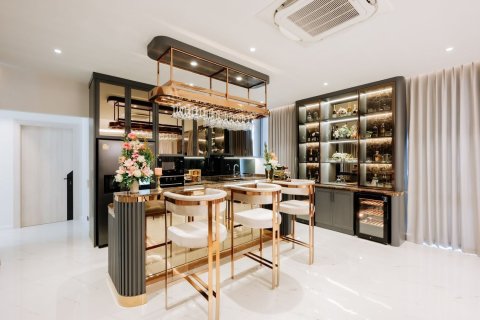 Villa in Pattaya, Thailand 6 bedrooms № 172215 - photo 14