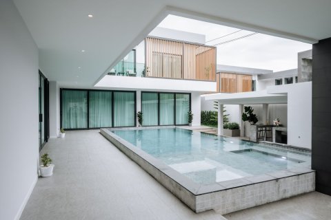 Villa in Pattaya, Thailand 6 bedrooms № 172215 - photo 3
